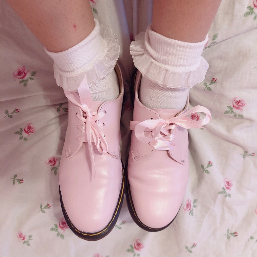 Baby pink Oxford flat dr martens vintage